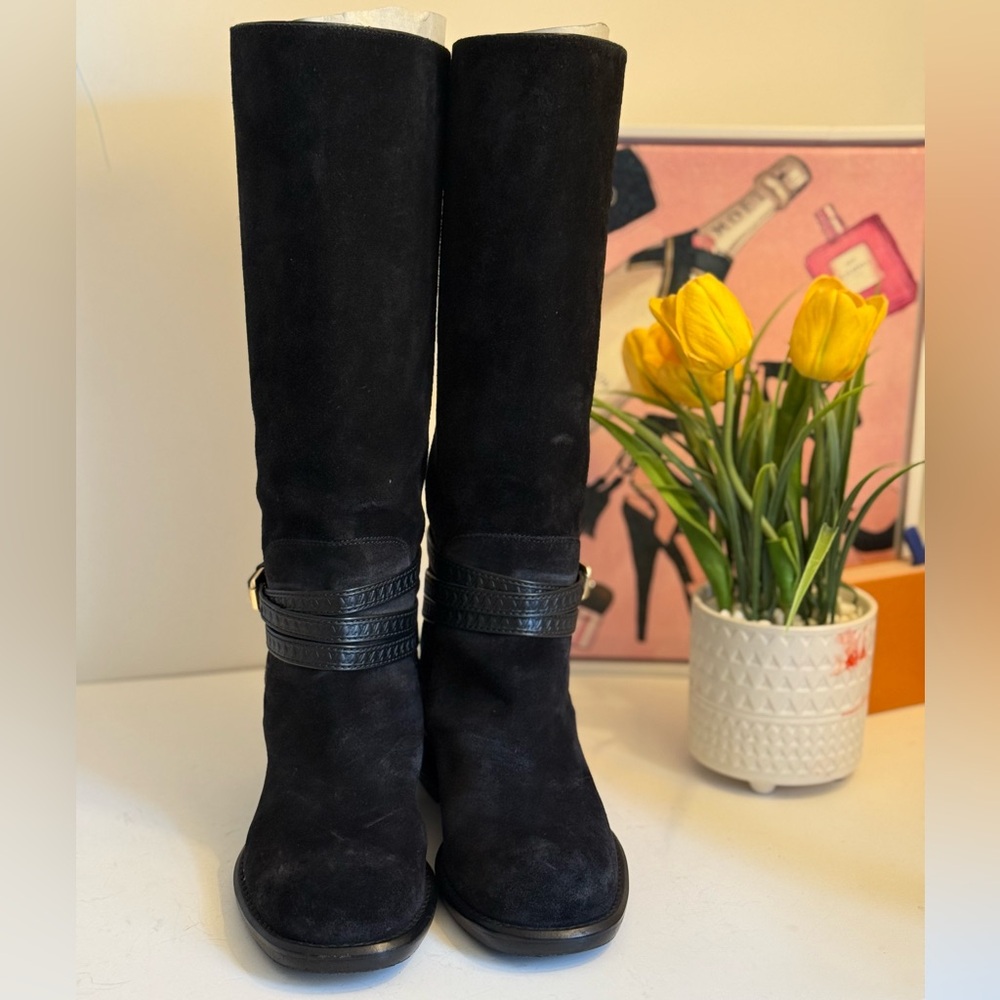 Louis Vuitton Crossroad Suede Black Boots 🌟 - Picture 4 of 14